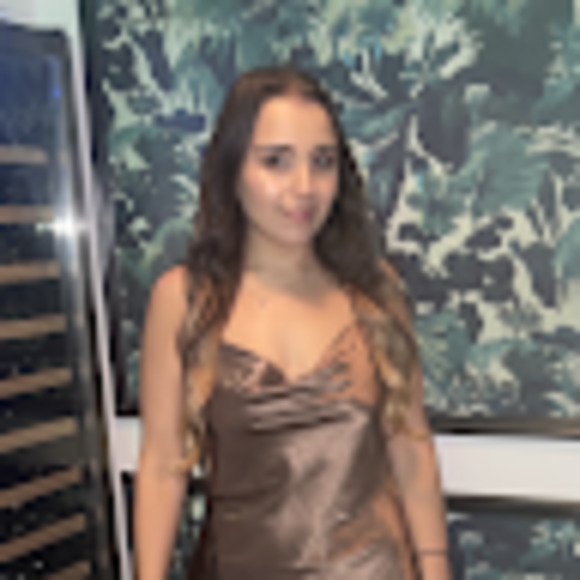 Meet your Posher, Daniella - Picture 1 of 1